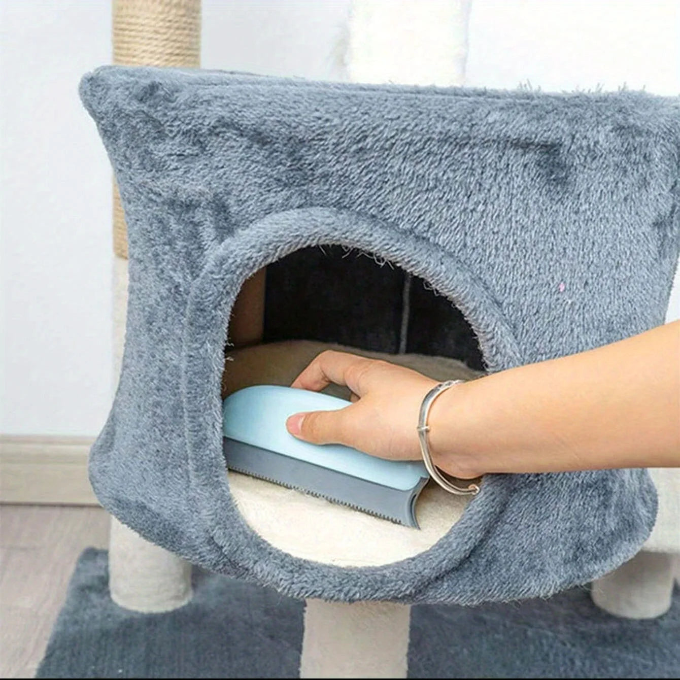 Effective Pet Hair Remover Brush for Cats and Dogs – Gently Shaves Wool & Cleans Fur